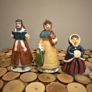 Unmarked Christmas Village Figures Lot Of‎ 3